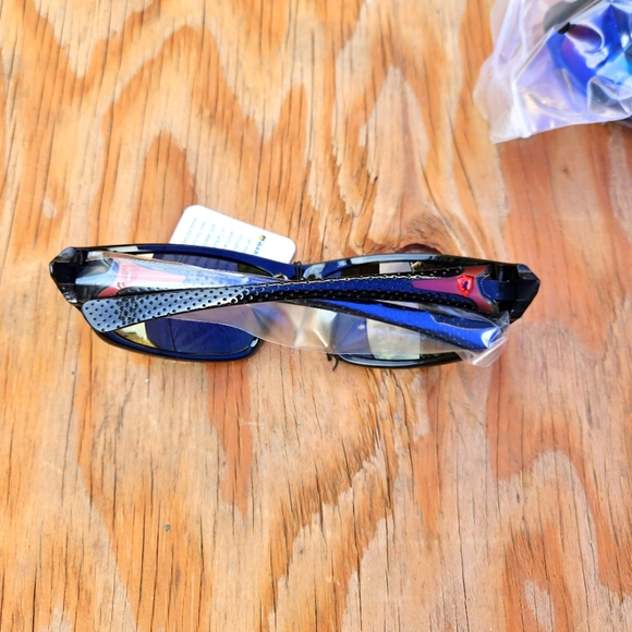 Khan Innovative Eyewear Black and Gold Sunglasses - Picture 10 of 16